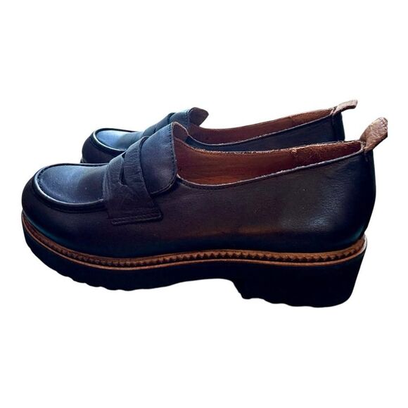 Bueno Annie Platform Penny Loafer. Item # 574758
UPC # 197061388809 New with Bx. - Picture 6 of 10